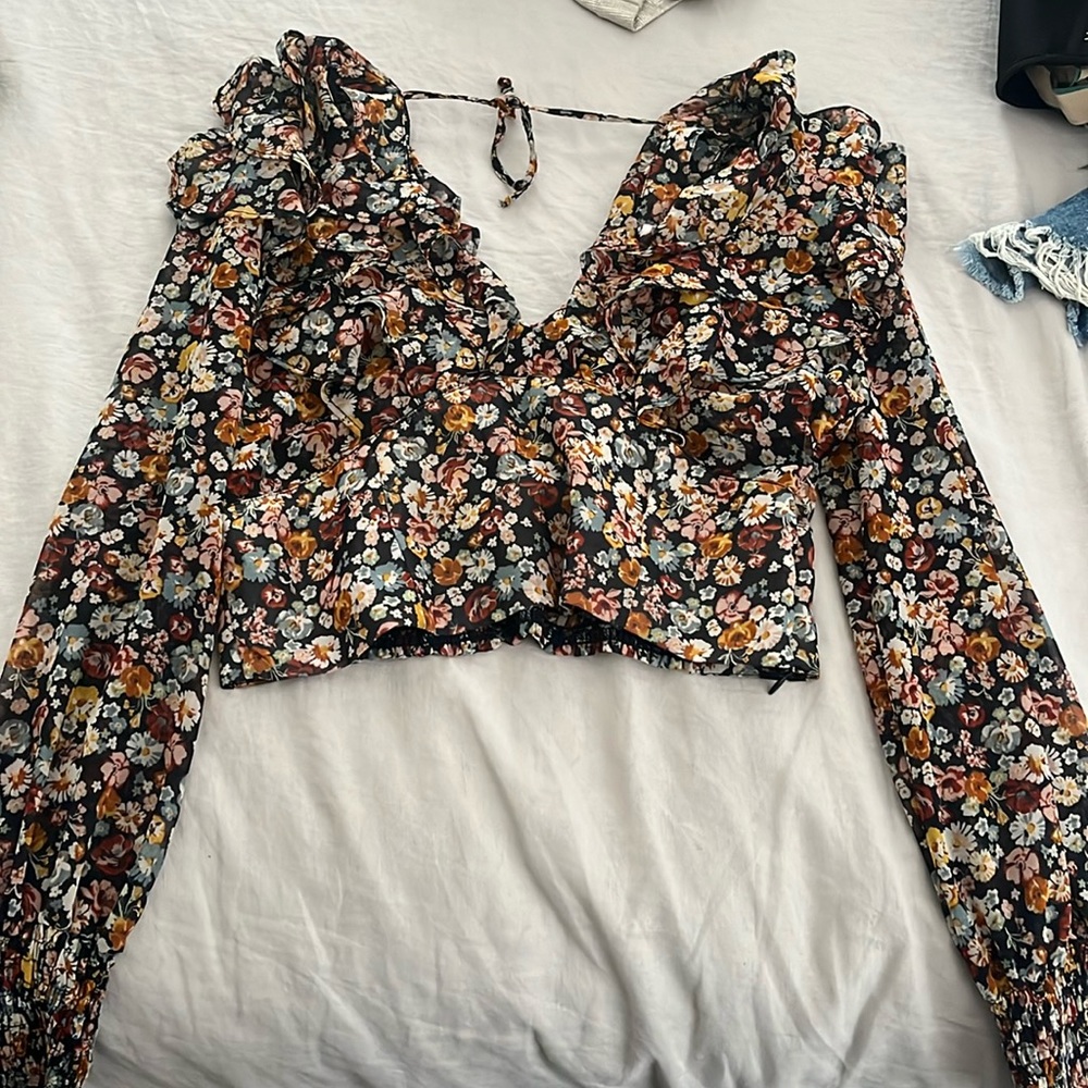 Long sleeve, crop top